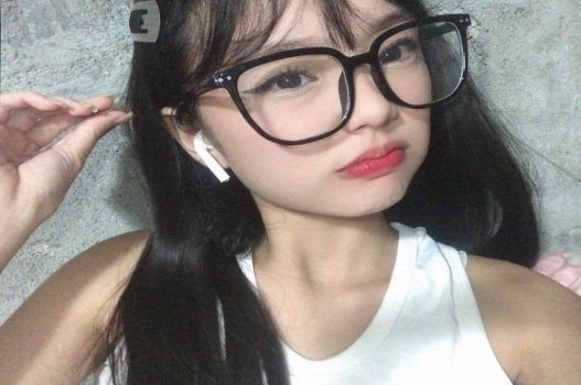 Yến quyến rũ chàng bạn cùng lớp bằng video táo bạo